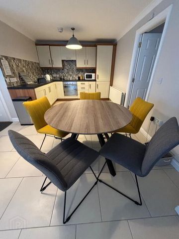 51 Old Castle Court (Student Let), Portrush, BT56 8GR - Photo 4