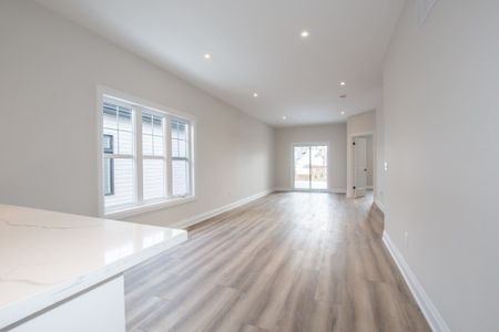 44 Hatter Ave, Welland - All Inclusive 2 Bedroom Main Unit - Photo 3