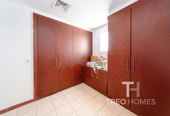 Exclusive | Lake View | Large Corner Plot | 2E - Photo 1