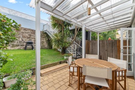 Coastal Art Deco Garden Apartment - Photo 5