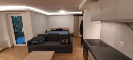 Appartement moderne de 1,5 pièce, meublé sur demande, avec sièges extérieurs ! - Photo 2