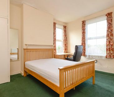 5 bedroom semi-detached house to rent - Photo 2