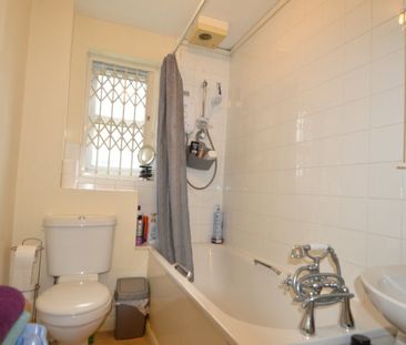 Worcester Gardens, Slough, Berkshire,SL1 - Photo 2