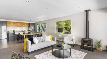 Stylish Executive Home - Photo 4