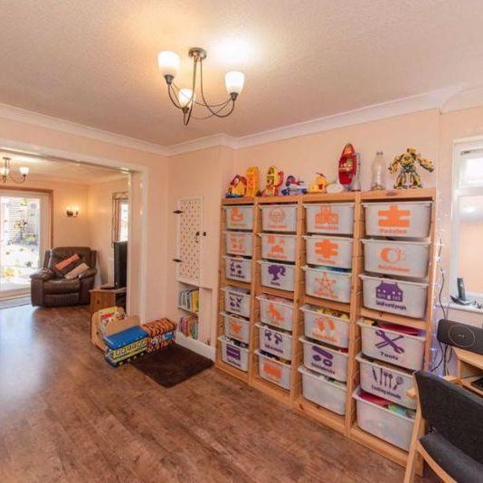 4 bedroom property to rent - Photo 1