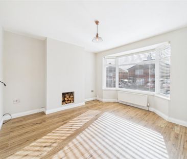 2 bedroom Semi-detached house to rent - Photo 3