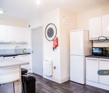 1 bedroom in a house share to rent - Photo 5
