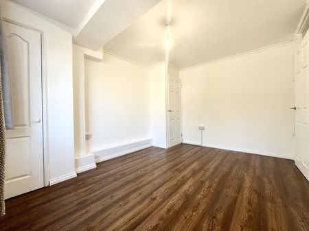 1 Bedroom Maisonette - Lower To Let - Photo 4