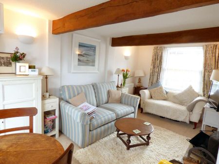 2 bedroom character property to rent - Photo 3