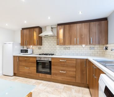 Norwood Grove,, Hyde Park, Leeds - Photo 5