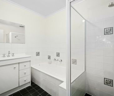 Lovely Three Bedroom Home - Photo 6