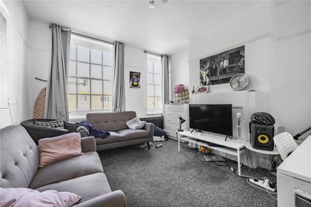 3 bedroom apartment to rent - Photo 2