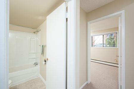 Fernwood Apartments - Photo 5