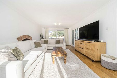 5 bedroom detached house to rent - Photo 2