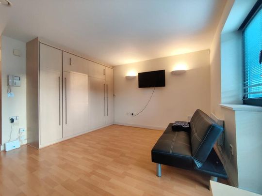 Studio to rent - Photo 1