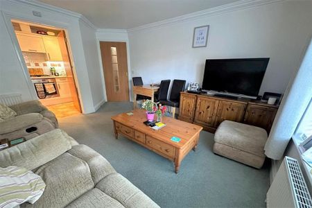 2 bedroom flat to rent - Photo 2