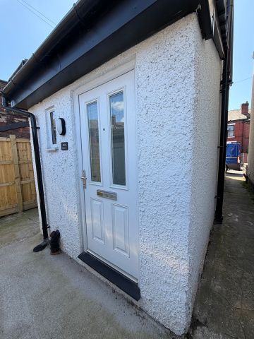1 Bed Flat, Hempshaw Lane, SK1 - Photo 2
