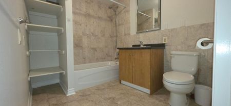 For Lease - 89 Centre Street Unit# Main Floor, Richmond Hill, Ontario - Photo 2