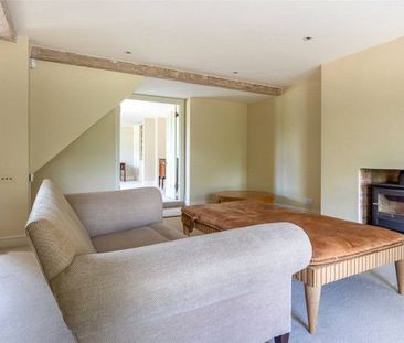 An impressive and well presented family house situated in a popular... - Photo 4