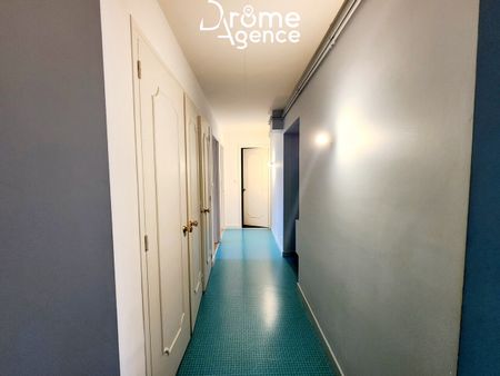 Location Appartement 5 pièces 116m² ST MARCEL LES VALENCE 26320 - Photo 4