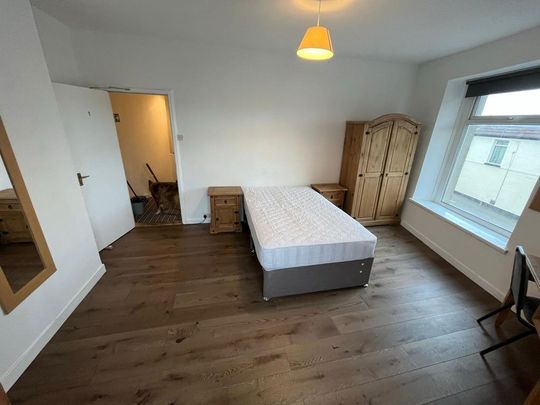 4 bedroom terraced house to rent - Photo 1