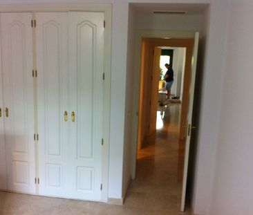 Alquiler de piso en Calle Doña Julia - Photo 2