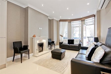 Connaught Court, W2, London - Photo 2