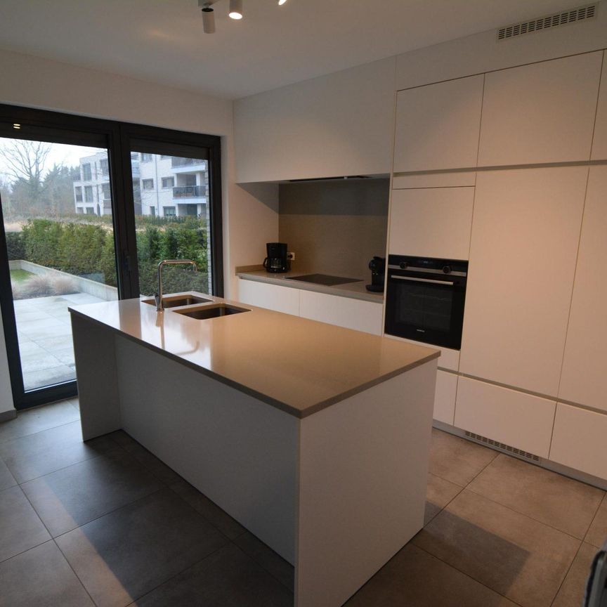 Ruim hedendaags gelijkvloers appartement in het centrum van Lier - Photo 1