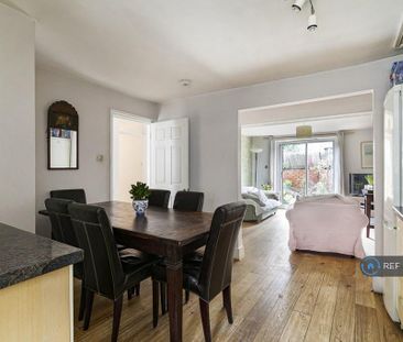 3 bedroom flat to rent - Photo 3