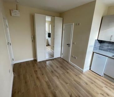 Studio Flat, Bowes Road, N13 - Photo 2