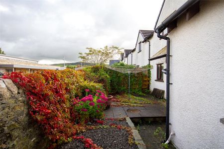 4 bedroom semi-detached house to rent - Photo 5