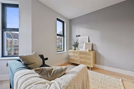 Studio Flat, Chatsworth Gardens, W3 - Photo 3