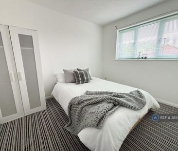 4 bedroom semi-detached house to rent - Photo 4