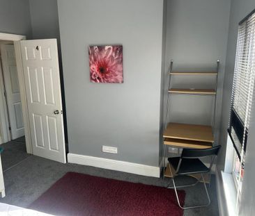 3 bedroom end of terrace house to rent - Photo 6