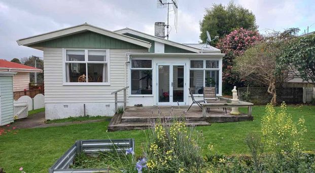 Cozy 3 bedroom house in a good neighbourhood - Photo 1