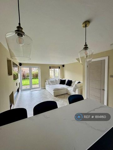 3 bedroom end of terrace house to rent - Photo 2