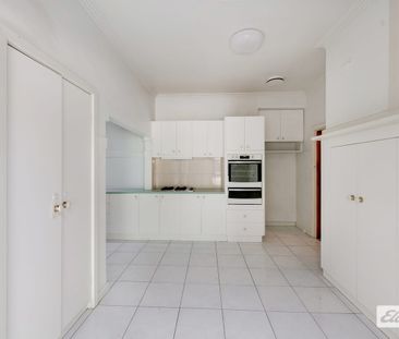 Character and charm in a convenient setting - Photo 1