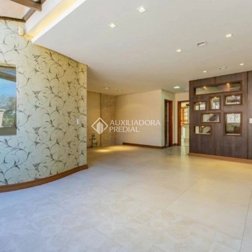 Casa em Condomínio com 3 quartos e 240m² para alugar em Ipanema, Porto Alegre. - Photo 1