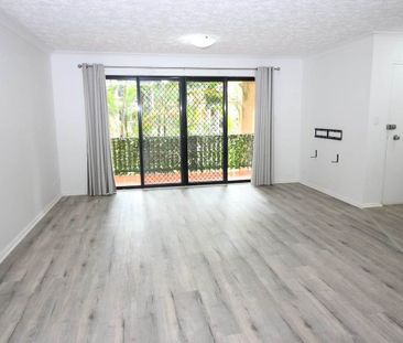 Ground Floor Courtyard Apartment Close to Everything! - Photo 2