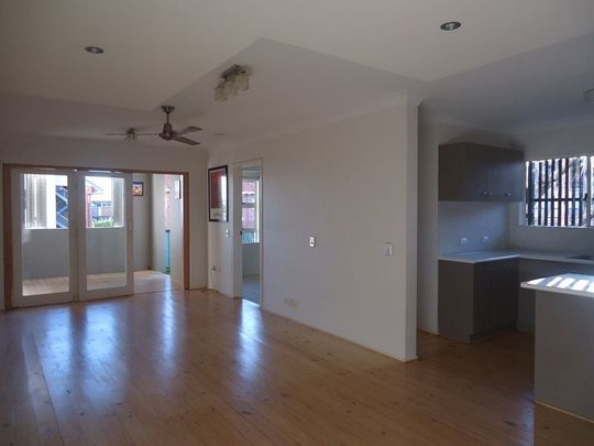 PERFECTLY LOCATED 2 BEDROOM 2 BATHROOM APARTMENT IN NEW FARM - Photo 1