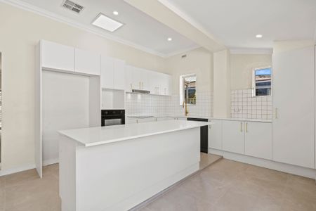 Beautifully Renovated 3 Bedroom Home in Prime Camden Park - Photo 2