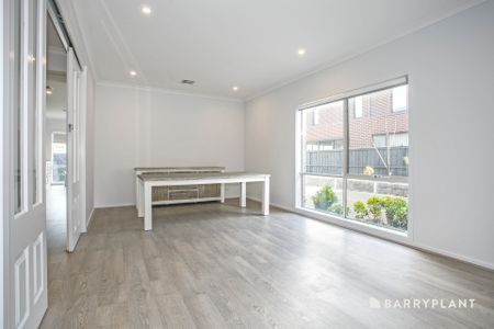 Huge Family Home - Photo 3