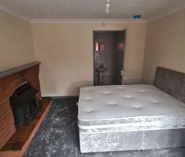 Double Bedroom Available in Professional House-share Room 1 - Photo 5