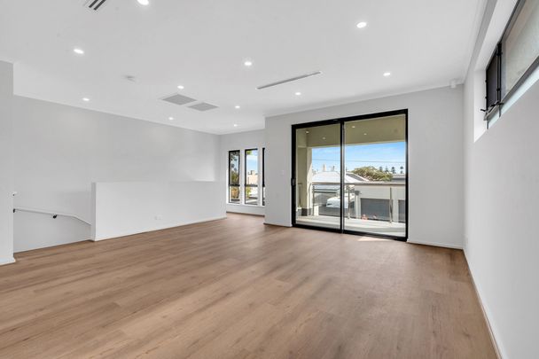 18A Cave Street, Semaphore SA 5019 - Photo 1