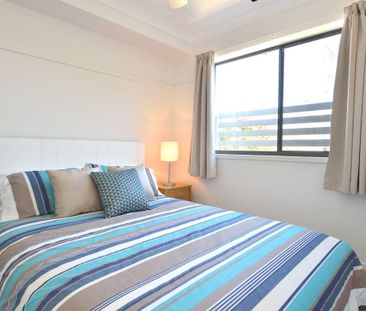 MODERN ONE BEDROOM APARTMENT - Photo 3
