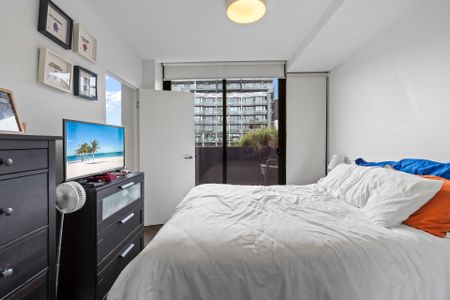 Stunning 2 Bed On The Banks Of The Yarra - Unfurnished - Photo 3