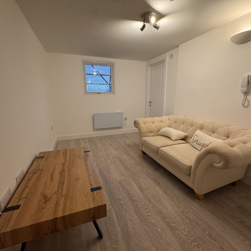 monthermer road, Cardiff - Photo 1