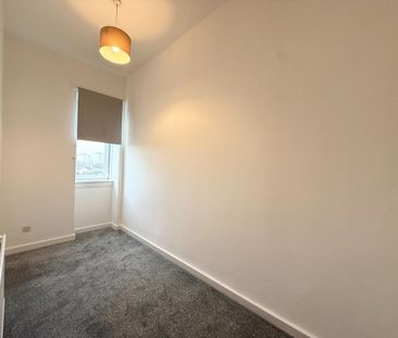 3 bedroom flat to rent - Photo 3