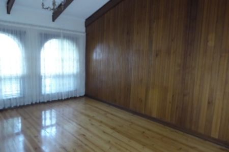 Lovely three bedroom home in the heart of West Lakes Shore - Photo 3