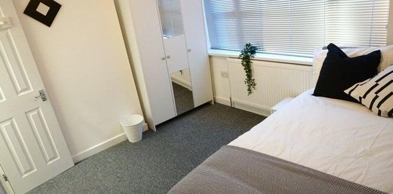5 bedroom house of multiple occupation to rent - Photo 2